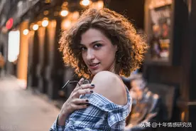 大哥背后的女人，40岁的漂亮大方，风情万种的离异二婚女博士相亲图片