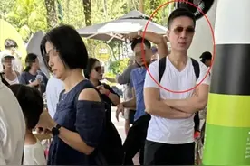 小S老公许雅钧带娃出国旅行，身边女子不是小S，被质疑外边有孩子图片