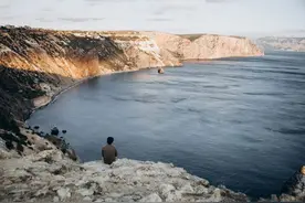 看一个人是否靠谱：始于担当，勤于态度，成于才干，终于人品图片