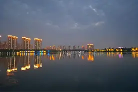 历史学十大原理之一 经济基础决定上层建筑图片