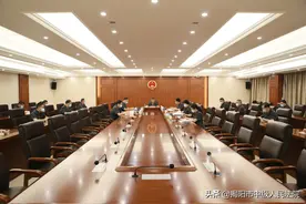 揭阳中院党组理论学习中心组开展“两个确立”主题教育专题学习会图片