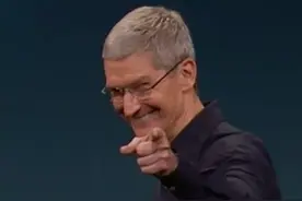 iPhone 13 屏幕又绿了！我人傻了图片