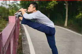 下肢拉伸：三种压腿动作如何练？图片