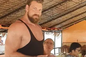 矮个子网友自爆在荷兰还没垃圾桶高？！众人围观后：又惨又好笑…图片