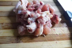 它是鸡肉的克星，炖鸡肉时放一点，鸡肉口感鲜嫩，不腥不柴图片