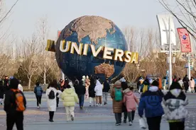 环球影城“最冷冬天”：年前靠团建，年后靠庙会图片