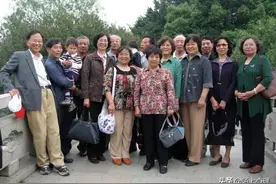 10年同学聚会，组织者骑着摩托车，拿着剩下的3000元扬长而去图片