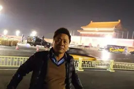 白岩松说：我们是孝敬父母的最后一代，也是被抛弃的第一代，对吗图片