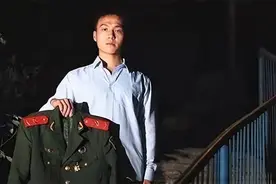 2015年，全队27名消防战士，只剩他一人平安，却被指责苟且偷生图片