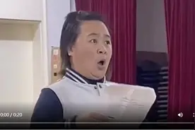 浙江老师台下沉浸式指导小朋友表演，专业又卖力图片