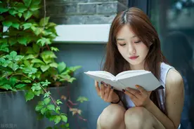 和32岁女网友同居，半年后，我在她电脑里发现了一个惊天秘密图片