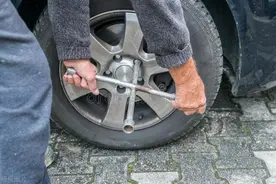 汽车轮胎多久就要更换，有6个换胎判断标准，满足一个就赶紧换掉图片