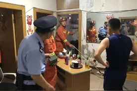 夏季蛇出没频繁！桂林一居民家中出现一条2米长的眼镜蛇！图片