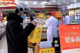 “新手”外卖员奔忙间“快递”温暖——记者化身“骑手”体验送单图片