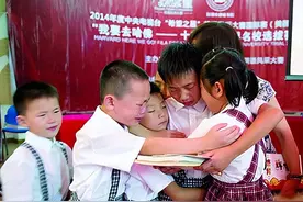 2007年广西男童靠吃野菜过活，7年后获500万善款，他的做法催人泪下图片