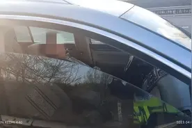 山西高速交警三支队：一男子高速路上犯困，竟然在应急车道停车睡觉！图片