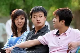 《奋斗》播出15年，10位演员境况差距大，两人塌房，女5号成赢家图片