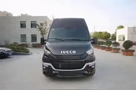 面包车“天花板”，依维柯Daily亮相，最多配9座，新增头等舱布局图片