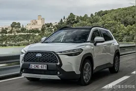 新车｜海外约24.6万元起，新款卡罗拉Cross发布，增1.8升混动系统图片