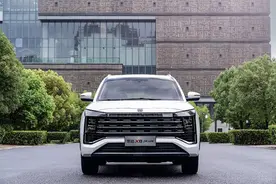 新增5座版，价格下探，思皓X8 PLUS入门仅9.68万，现已到店开售图片