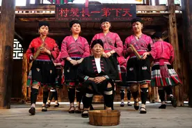 老年头发很黑，说明健康吗？导致白发的原因都有哪些？图片