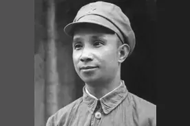 叶剑英和粟裕，一个是元帅之末，一个是大将之首，地位却差距很大图片