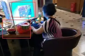 B站87岁老UP主火了！坚持玩游戏40年，边玩边测心电图丝毫不慌图片