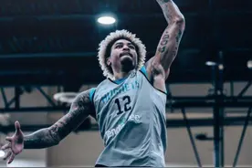 上赛季在勇士被球迷骂上天的乌布雷，本赛季表现如何？图片