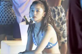 日本美少女穿火辣比基尼打架爆红？！网友怒赞：这大长腿…图片