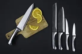 菜刀上打孔，可不只是为了让你把它挂起来......图片