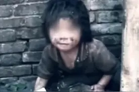 2015年，河南7岁男童被养在猪圈，身体健康不会说话，父亲:没钱养图片