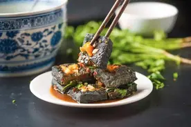 臭豆腐真的会用粪便制作吗？新鲜食材很好吃，为啥会演化出食臭？图片