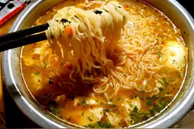 方便面里面都是防腐剂，典型的垃圾食品？错，2种食物当之无愧图片