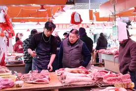 颜值高、三观正！00后“佩奇哥”卖猪肉走红网络图片