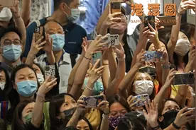 最近，香港这群快50岁的男人，因为太帅在内地爆火图片