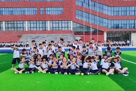 郑州市郑东新区龙腾小学：云端师生情 隔屏爱同行图片