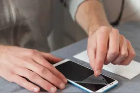 手机膜多长时间换一次？图片