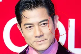 57岁郭富城现身红毯，皮肤光滑紧致、耳朵奇怪，被疑为美做拉皮图片