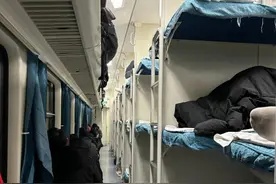 作为一个坐过卧铺的乘客，我给你说，硬卧三铺各有利弊图片