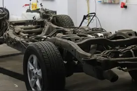 2010年150万买的陆巡LC200，现在只能卖35万，大哥坚持翻新继续开图片