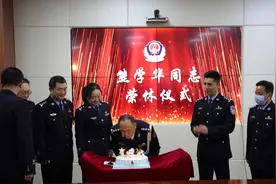从警33年，从治安警到交警 民警老熊站好最后一班岗图片
