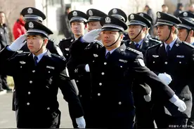 辅警行业迎来“转机”，只要满足4项标准，有很大机会转为公务员图片