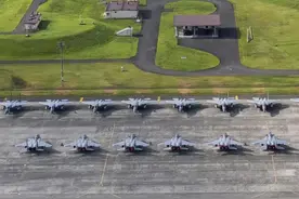 美宣布从冲绳撤走48架F15，拟在澳部署B-52，第一岛链已名存实亡图片