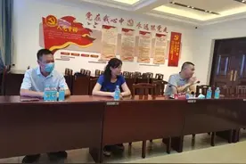 关注信阳自来水发黄②：信阳市供水集团副总敖小林直面媒体，回应自来水发黄成因及应对举措图片