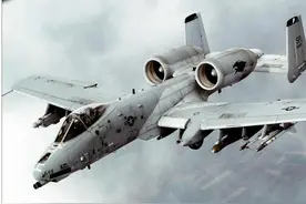 解读A-10“雷电”攻击机——猛烈疣猪，装甲开瓶器图片