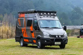 主打年轻市场，适合2-3人旅居！实拍瑞弗R800 B型房车图片