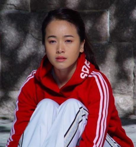 式离婚陈道明和娟子,33岁嫁大20岁富商,43岁离婚独自抚养女儿,左小青