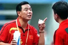 刘国梁恩师蔡振华，娶演员妻子，铁腕外表下是一位模范丈夫图片