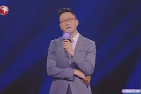 我们的歌：裙子开叉太高，詹雯婷坐不下去，周传雄的成名曲又垮了图片