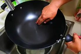 买回来的新锅，直接用就“废”了，大厨教你正确开锅，不粘更省油图片